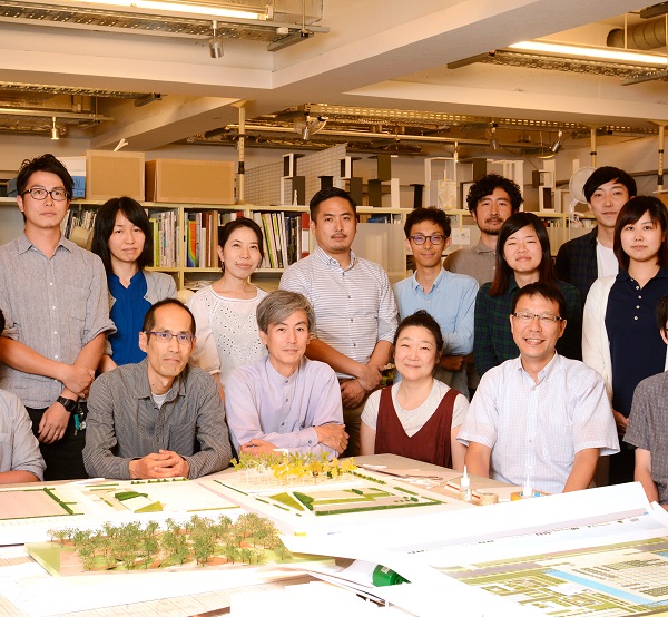 今そこにあるものと関係を持ち得るすべてのものが、風景をかたちづくる。<br />価値ある“みんなの場所”をこれからも