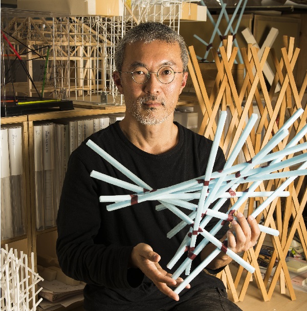 素材と力学・幾何学を駆使し、研究と実験を繰り返す。<br class=