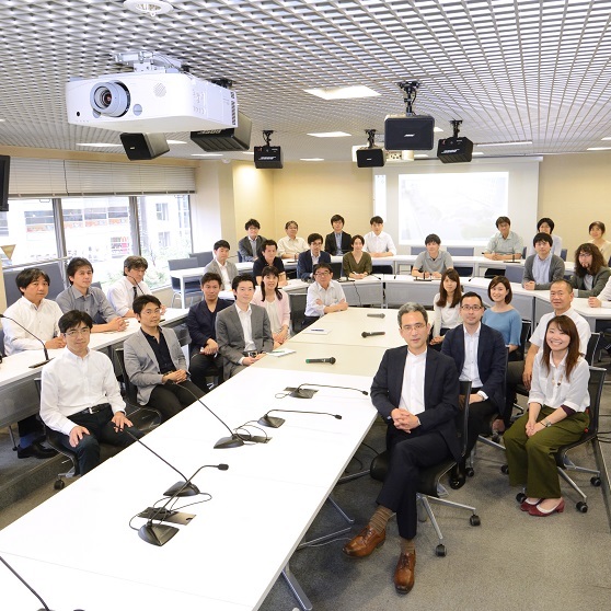 自分たちの生きる場を自分たちでつくる。<br/>変革を楽しむ、事実追求集団が、<br/>建築設計の枠を超えて創造的改革へ挑戦