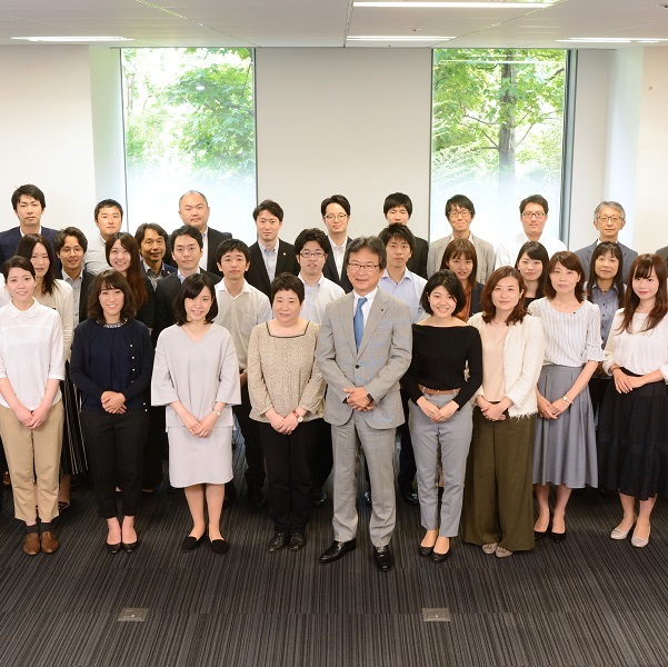 三井・住友両グループに属する唯一のゼネコン。<br/>設計、工事、営業の一体化で究極品質を提供