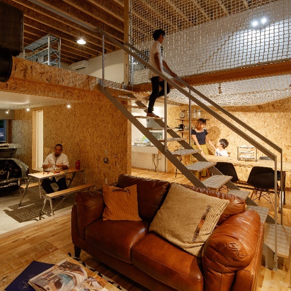 お気に入りのライフスタイルを叶える<br/>屋内ガレージ付きDIY賃貸住宅が、<br/>土地オーナーと借り手から大絶賛！