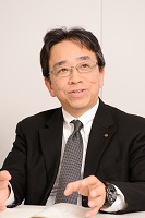 <h6>専務執行役員 東京事務所長</h6>村松弘治