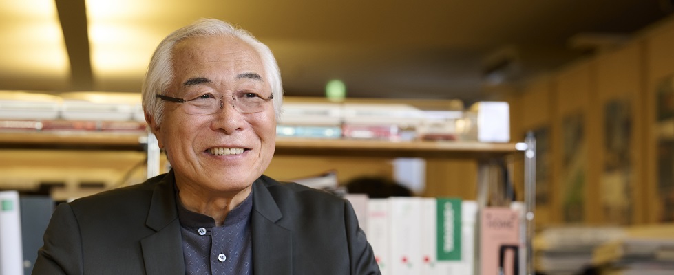 建築には無限の可能性が 広がっている。何にでも挑戦できるし、 何でもつくれる。その可能性に目を 向ければ、こんなに面白い仕事はない 建築家の肖像 部憲明アーキテクチャーネットワーク Biographies of Legendary Person